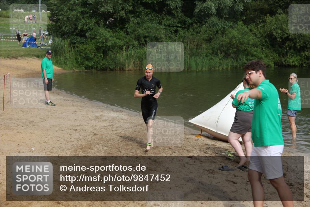 21.06.2026 - 29. Vierlanden-Triathlon Andreas Tolksdorf http://msf.ph/oto/9847452 21.06.2026 09:18:56 Schwimmen 225, 246 meine-sportfotos.de