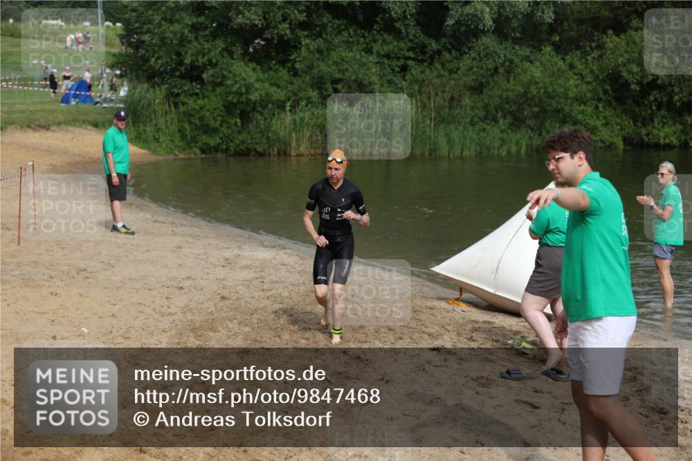21.06.2026 - 29. Vierlanden-Triathlon Andreas Tolksdorf http://msf.ph/oto/9847468 21.06.2026 09:18:56 Schwimmen 225, 246 meine-sportfotos.de