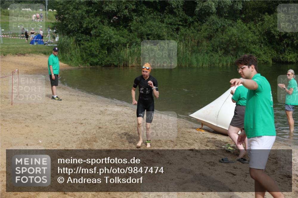 21.06.2026 - 29. Vierlanden-Triathlon Andreas Tolksdorf http://msf.ph/oto/9847474 21.06.2026 09:18:56 Schwimmen 225, 246 meine-sportfotos.de
