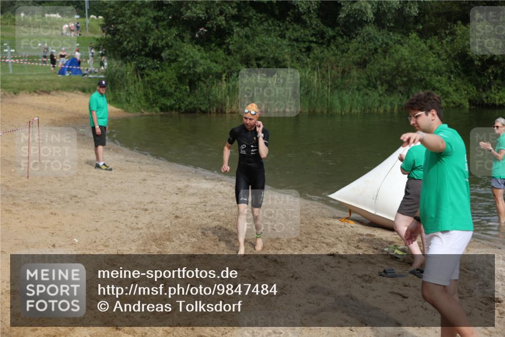 21.06.2026 - 29. Vierlanden-Triathlon Andreas Tolksdorf http://msf.ph/oto/9847484 21.06.2026 09:18:56 Schwimmen 225, 246 meine-sportfotos.de