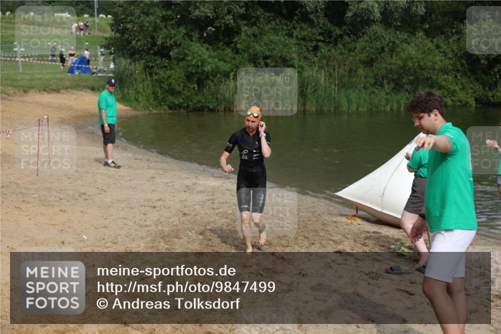 21.06.2026 - 29. Vierlanden-Triathlon Andreas Tolksdorf http://msf.ph/oto/9847499 21.06.2026 09:18:56 Schwimmen 225, 246 meine-sportfotos.de