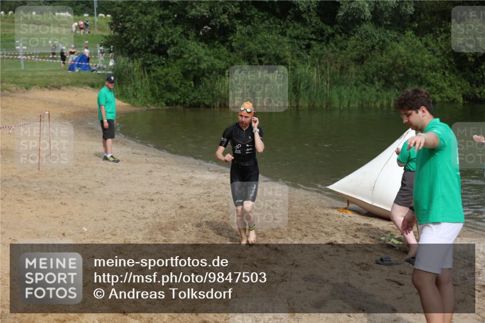 21.06.2026 - 29. Vierlanden-Triathlon Andreas Tolksdorf http://msf.ph/oto/9847503 21.06.2026 09:18:56 Schwimmen 225, 246 meine-sportfotos.de