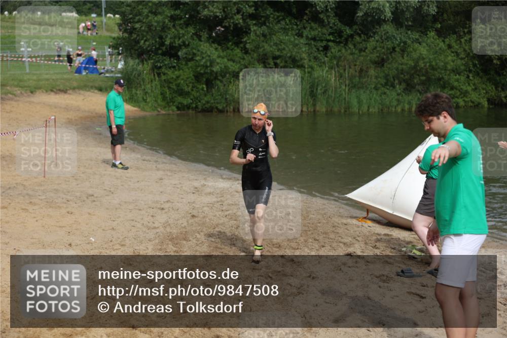 21.06.2026 - 29. Vierlanden-Triathlon Andreas Tolksdorf http://msf.ph/oto/9847508 21.06.2026 09:18:56 Schwimmen 225, 246 meine-sportfotos.de