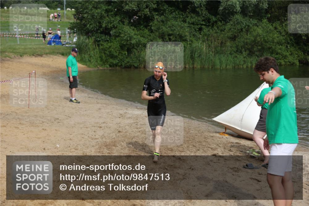 21.06.2026 - 29. Vierlanden-Triathlon Andreas Tolksdorf http://msf.ph/oto/9847513 21.06.2026 09:18:56 Schwimmen 225, 246 meine-sportfotos.de