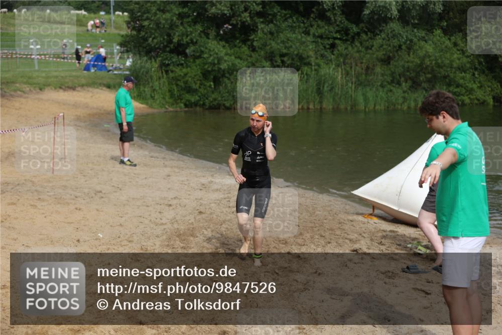 21.06.2026 - 29. Vierlanden-Triathlon Andreas Tolksdorf http://msf.ph/oto/9847526 21.06.2026 09:18:57 Schwimmen 225, 246 meine-sportfotos.de