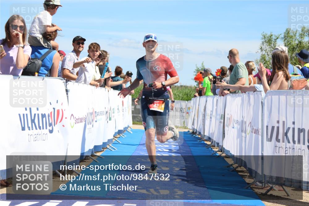 21.06.2026 - Viking Triathlon Markus Tischler http://msf.ph/oto/9847532 21.06.2026 15:12:20 Ziel 33, 42, 248 meine-sportfotos.de