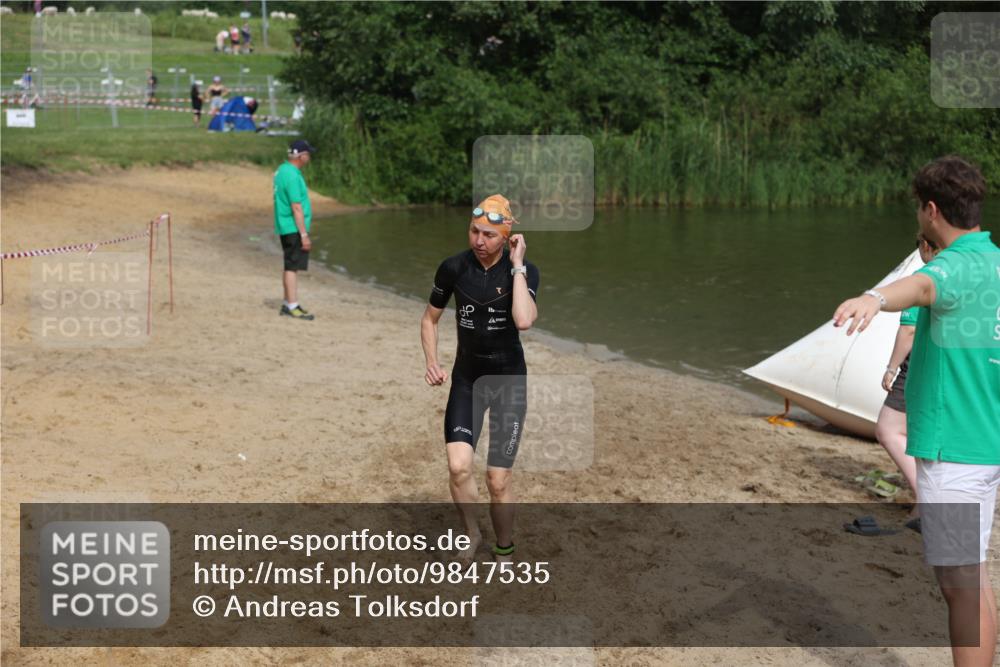 21.06.2026 - 29. Vierlanden-Triathlon Andreas Tolksdorf http://msf.ph/oto/9847535 21.06.2026 09:18:57 Schwimmen 225, 246 meine-sportfotos.de