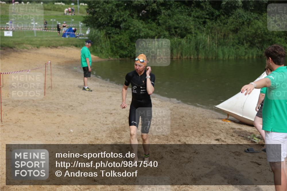 21.06.2026 - 29. Vierlanden-Triathlon Andreas Tolksdorf http://msf.ph/oto/9847540 21.06.2026 09:18:57 Schwimmen 225, 246 meine-sportfotos.de