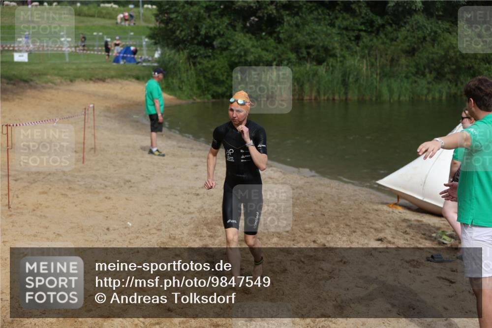 21.06.2026 - 29. Vierlanden-Triathlon Andreas Tolksdorf http://msf.ph/oto/9847549 21.06.2026 09:18:58 Schwimmen 225 meine-sportfotos.de