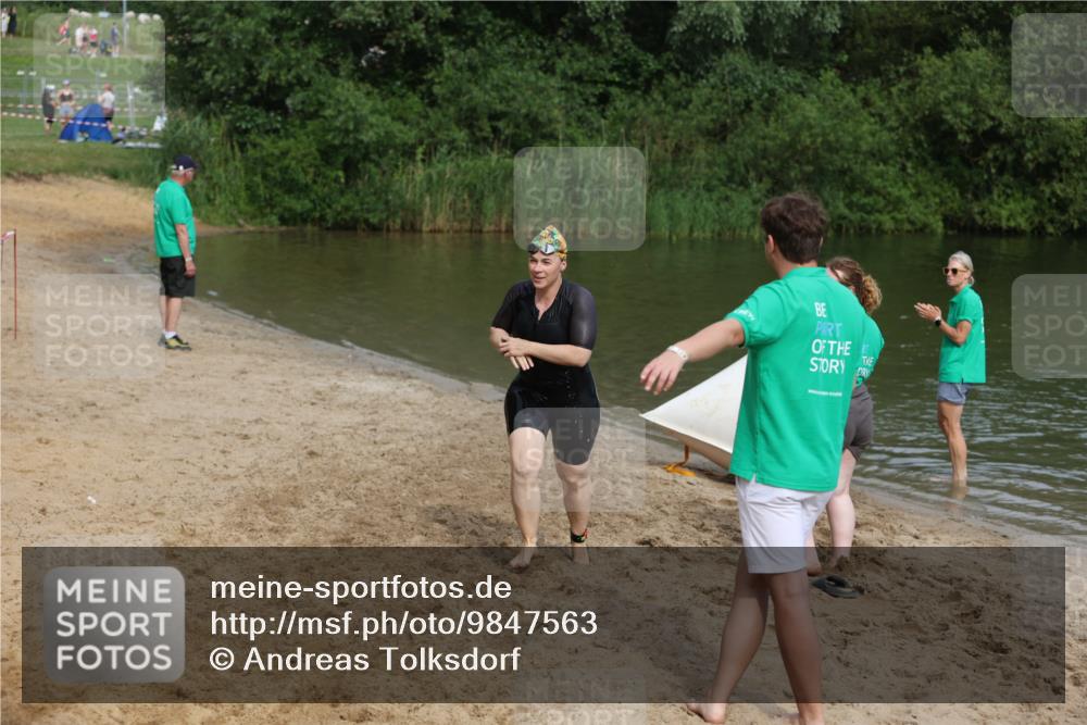 21.06.2026 - 29. Vierlanden-Triathlon Andreas Tolksdorf http://msf.ph/oto/9847563 21.06.2026 09:19:34 Schwimmen 295 meine-sportfotos.de