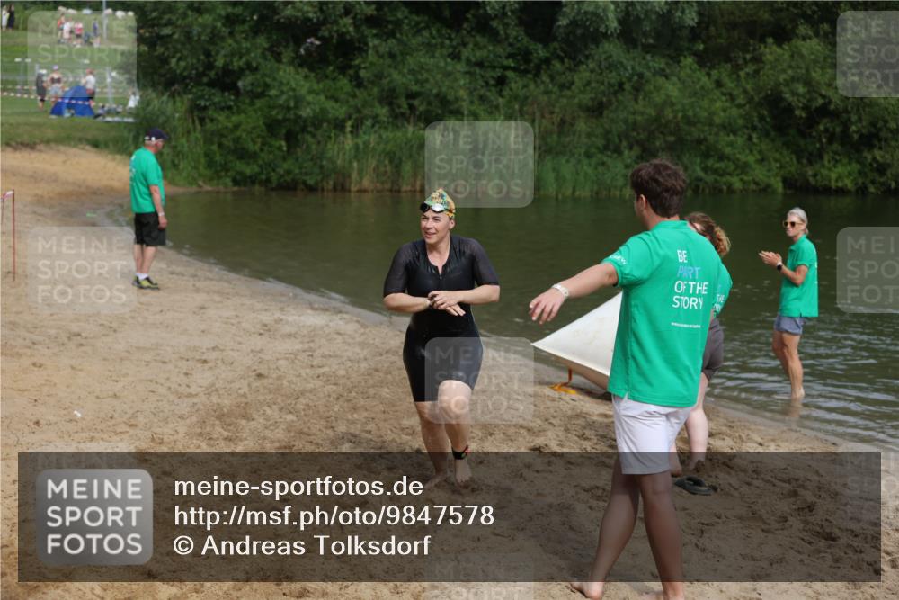 21.06.2026 - 29. Vierlanden-Triathlon Andreas Tolksdorf http://msf.ph/oto/9847578 21.06.2026 09:19:34 Schwimmen 295 meine-sportfotos.de