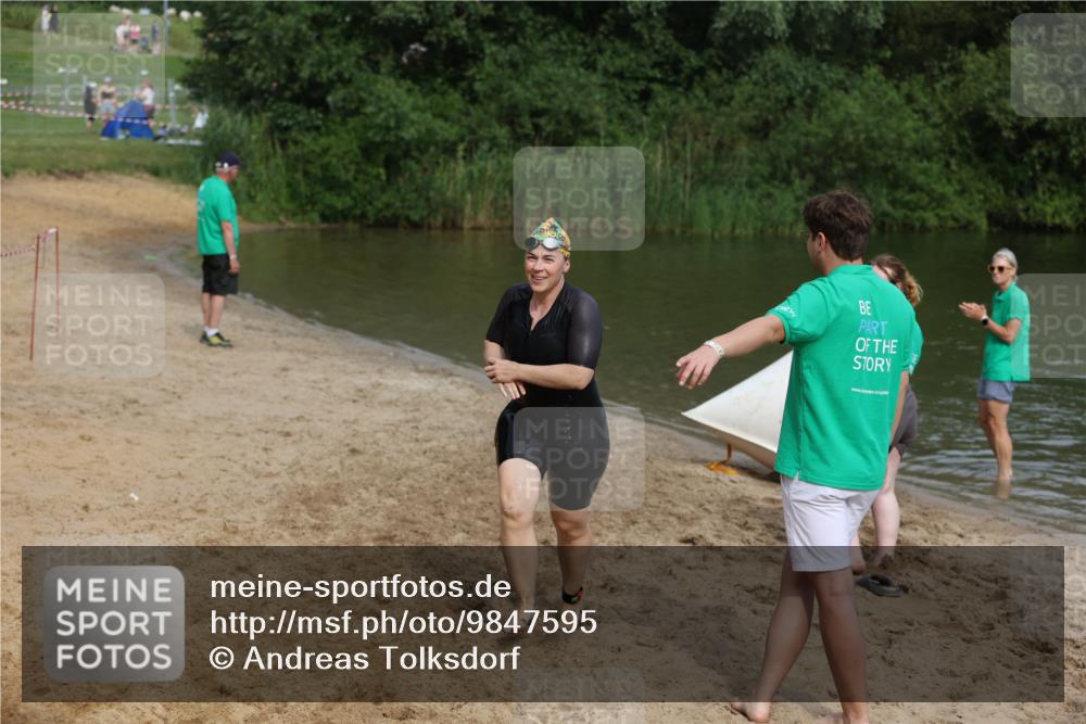 21.06.2026 - 29. Vierlanden-Triathlon Andreas Tolksdorf http://msf.ph/oto/9847595 21.06.2026 09:19:34 Schwimmen 295 meine-sportfotos.de