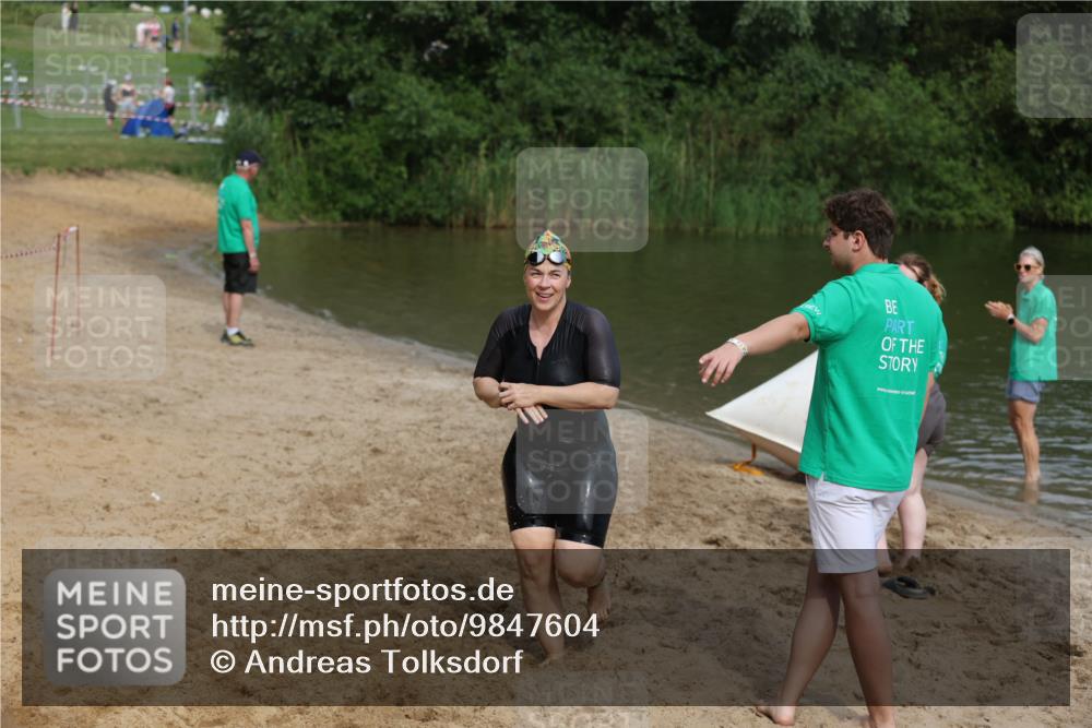 21.06.2026 - 29. Vierlanden-Triathlon Andreas Tolksdorf http://msf.ph/oto/9847604 21.06.2026 09:19:34 Schwimmen 295 meine-sportfotos.de