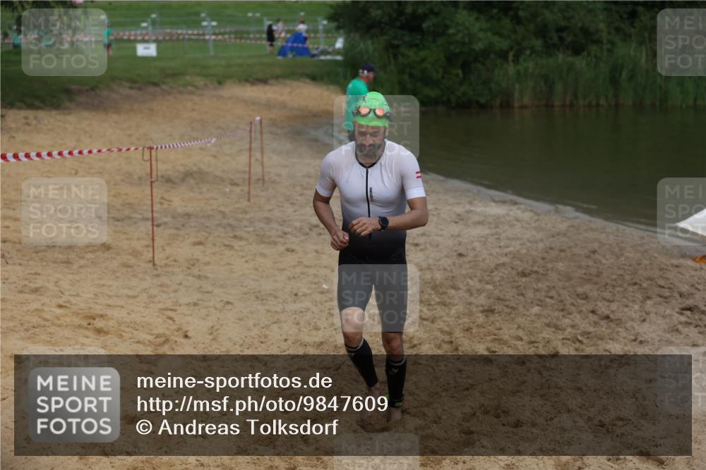 21.06.2026 - 29. Vierlanden-Triathlon Andreas Tolksdorf http://msf.ph/oto/9847609 21.06.2026 09:21:33 Schwimmen 6 meine-sportfotos.de