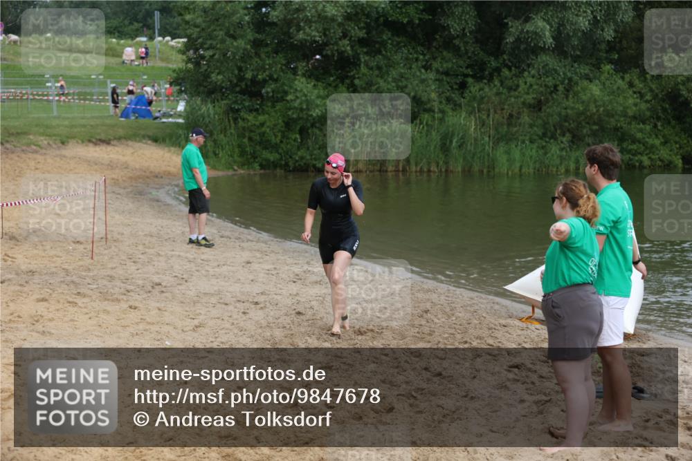 21.06.2026 - 29. Vierlanden-Triathlon Andreas Tolksdorf http://msf.ph/oto/9847678 21.06.2026 09:22:56 Schwimmen 279 meine-sportfotos.de