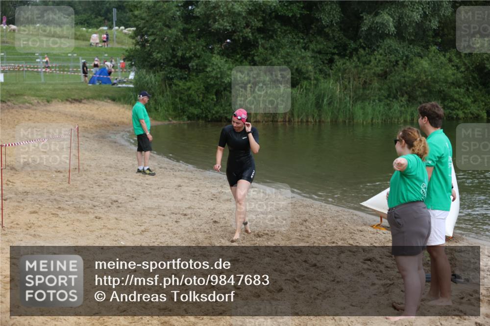21.06.2026 - 29. Vierlanden-Triathlon Andreas Tolksdorf http://msf.ph/oto/9847683 21.06.2026 09:22:56 Schwimmen 279 meine-sportfotos.de