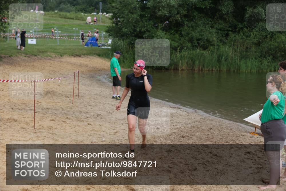 21.06.2026 - 29. Vierlanden-Triathlon Andreas Tolksdorf http://msf.ph/oto/9847721 21.06.2026 09:22:57 Schwimmen 279 meine-sportfotos.de