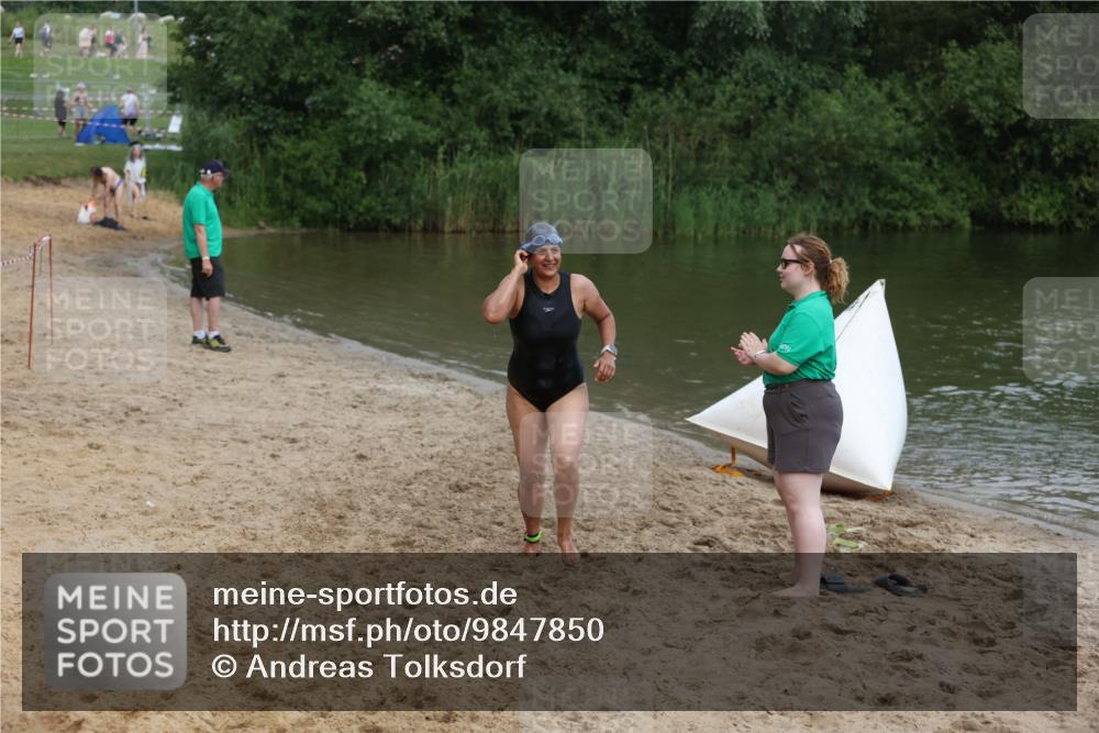 21.06.2026 - 29. Vierlanden-Triathlon Andreas Tolksdorf http://msf.ph/oto/9847850 21.06.2026 09:24:20 Schwimmen 256 meine-sportfotos.de
