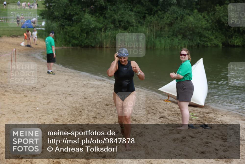 21.06.2026 - 29. Vierlanden-Triathlon Andreas Tolksdorf http://msf.ph/oto/9847878 21.06.2026 09:24:21 Schwimmen 256 meine-sportfotos.de