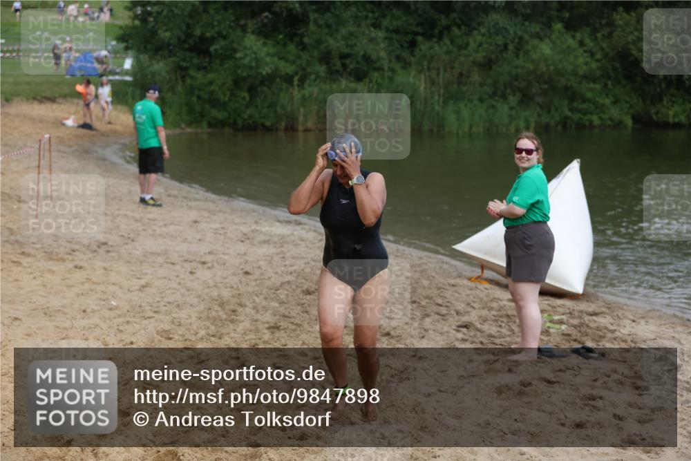 21.06.2026 - 29. Vierlanden-Triathlon Andreas Tolksdorf http://msf.ph/oto/9847898 21.06.2026 09:24:21 Schwimmen 256 meine-sportfotos.de