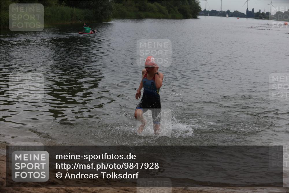 21.06.2026 - 29. Vierlanden-Triathlon Andreas Tolksdorf http://msf.ph/oto/9847928 21.06.2026 09:52:18 Schwimmen 370, 375 meine-sportfotos.de