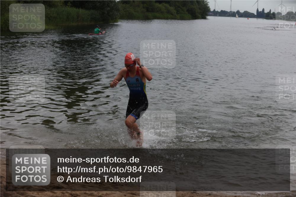 21.06.2026 - 29. Vierlanden-Triathlon Andreas Tolksdorf http://msf.ph/oto/9847965 21.06.2026 09:52:18 Schwimmen 370, 375 meine-sportfotos.de