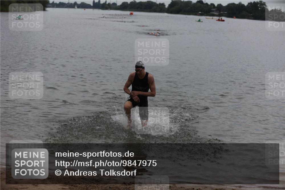 21.06.2026 - 29. Vierlanden-Triathlon Andreas Tolksdorf http://msf.ph/oto/9847975 21.06.2026 09:52:34 Schwimmen 364 meine-sportfotos.de