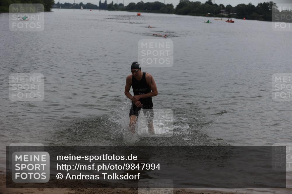 21.06.2026 - 29. Vierlanden-Triathlon Andreas Tolksdorf http://msf.ph/oto/9847994 21.06.2026 09:52:34 Schwimmen 364 meine-sportfotos.de