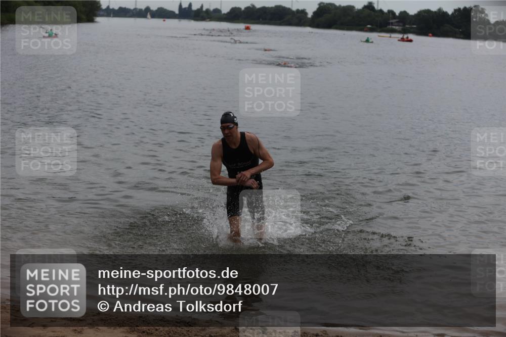 21.06.2026 - 29. Vierlanden-Triathlon Andreas Tolksdorf http://msf.ph/oto/9848007 21.06.2026 09:52:34 Schwimmen 364 meine-sportfotos.de