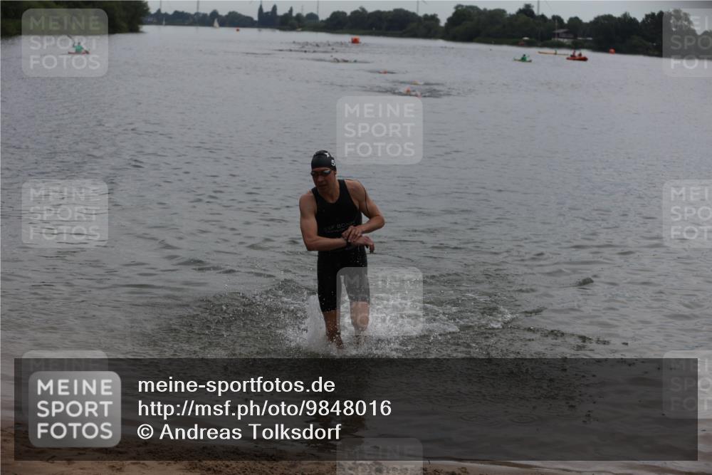 21.06.2026 - 29. Vierlanden-Triathlon Andreas Tolksdorf http://msf.ph/oto/9848016 21.06.2026 09:52:34 Schwimmen 364 meine-sportfotos.de