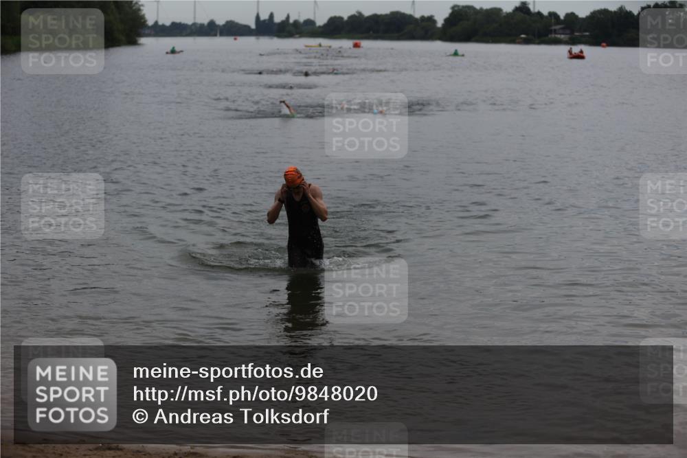 21.06.2026 - 29. Vierlanden-Triathlon Andreas Tolksdorf http://msf.ph/oto/9848020 21.06.2026 09:53:37 Schwimmen 390 meine-sportfotos.de
