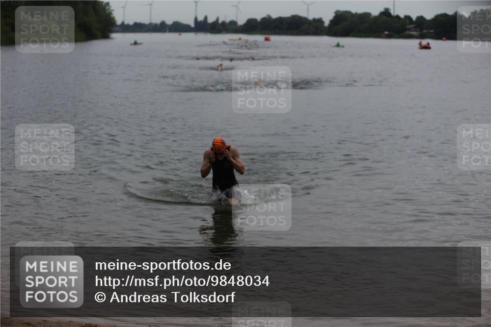 21.06.2026 - 29. Vierlanden-Triathlon Andreas Tolksdorf http://msf.ph/oto/9848034 21.06.2026 09:53:37 Schwimmen 390 meine-sportfotos.de