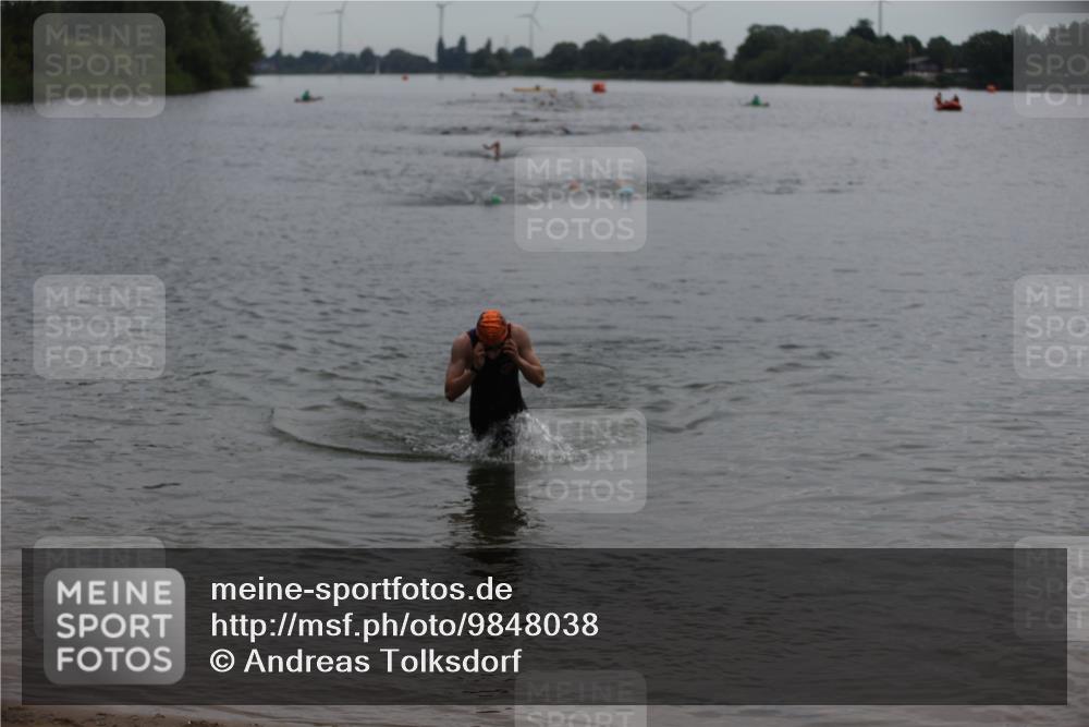 21.06.2026 - 29. Vierlanden-Triathlon Andreas Tolksdorf http://msf.ph/oto/9848038 21.06.2026 09:53:37 Schwimmen 390 meine-sportfotos.de