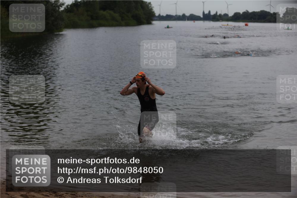 21.06.2026 - 29. Vierlanden-Triathlon Andreas Tolksdorf http://msf.ph/oto/9848050 21.06.2026 09:53:38 Schwimmen 390 meine-sportfotos.de
