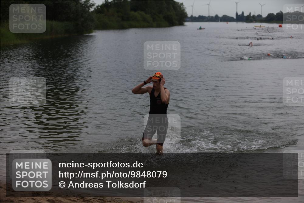 21.06.2026 - 29. Vierlanden-Triathlon Andreas Tolksdorf http://msf.ph/oto/9848079 21.06.2026 09:53:39 Schwimmen 390 meine-sportfotos.de