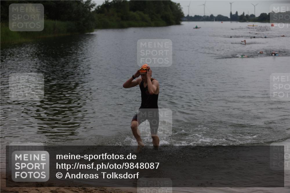 21.06.2026 - 29. Vierlanden-Triathlon Andreas Tolksdorf http://msf.ph/oto/9848087 21.06.2026 09:53:39 Schwimmen 390 meine-sportfotos.de