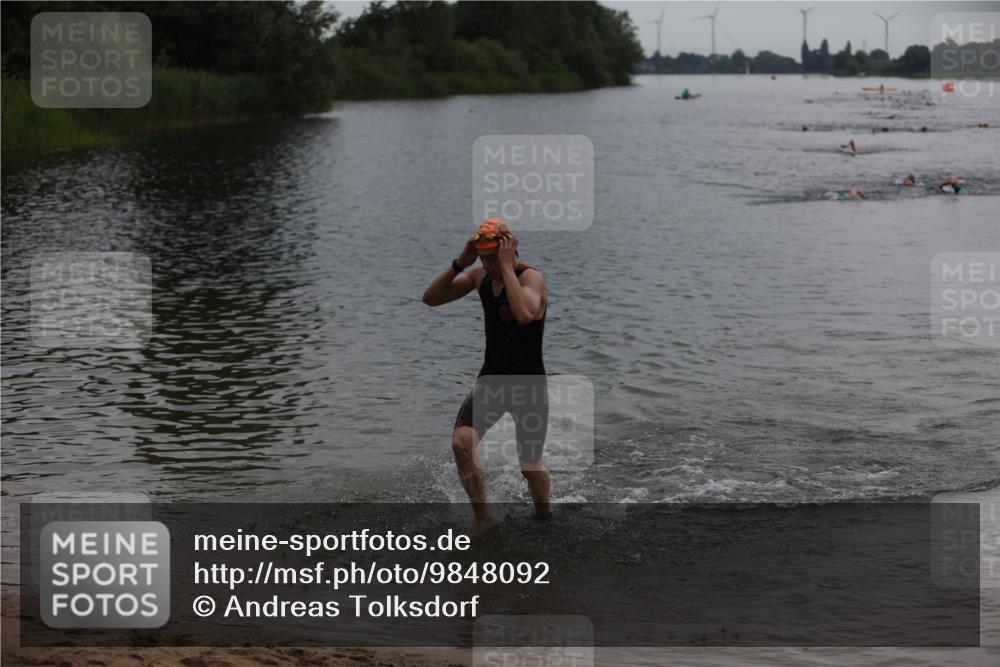 21.06.2026 - 29. Vierlanden-Triathlon Andreas Tolksdorf http://msf.ph/oto/9848092 21.06.2026 09:53:39 Schwimmen 390 meine-sportfotos.de