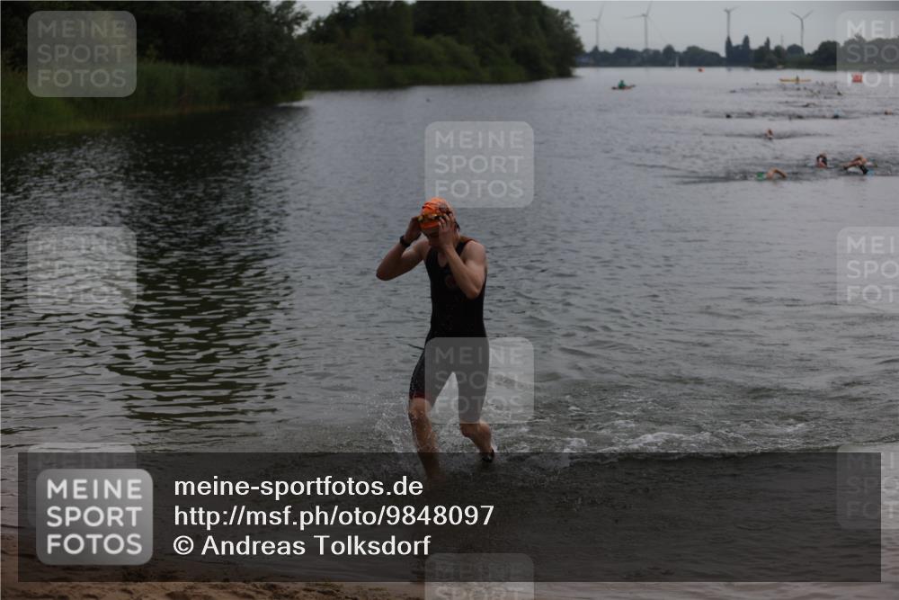 21.06.2026 - 29. Vierlanden-Triathlon Andreas Tolksdorf http://msf.ph/oto/9848097 21.06.2026 09:53:39 Schwimmen 390 meine-sportfotos.de