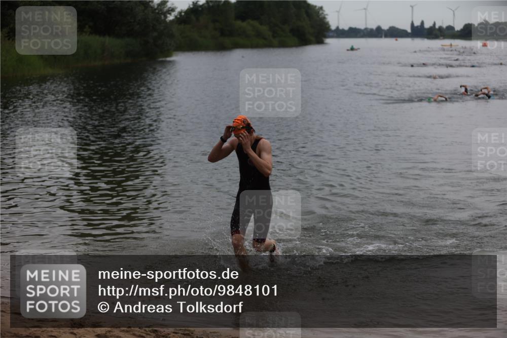 21.06.2026 - 29. Vierlanden-Triathlon Andreas Tolksdorf http://msf.ph/oto/9848101 21.06.2026 09:53:39 Schwimmen 390 meine-sportfotos.de
