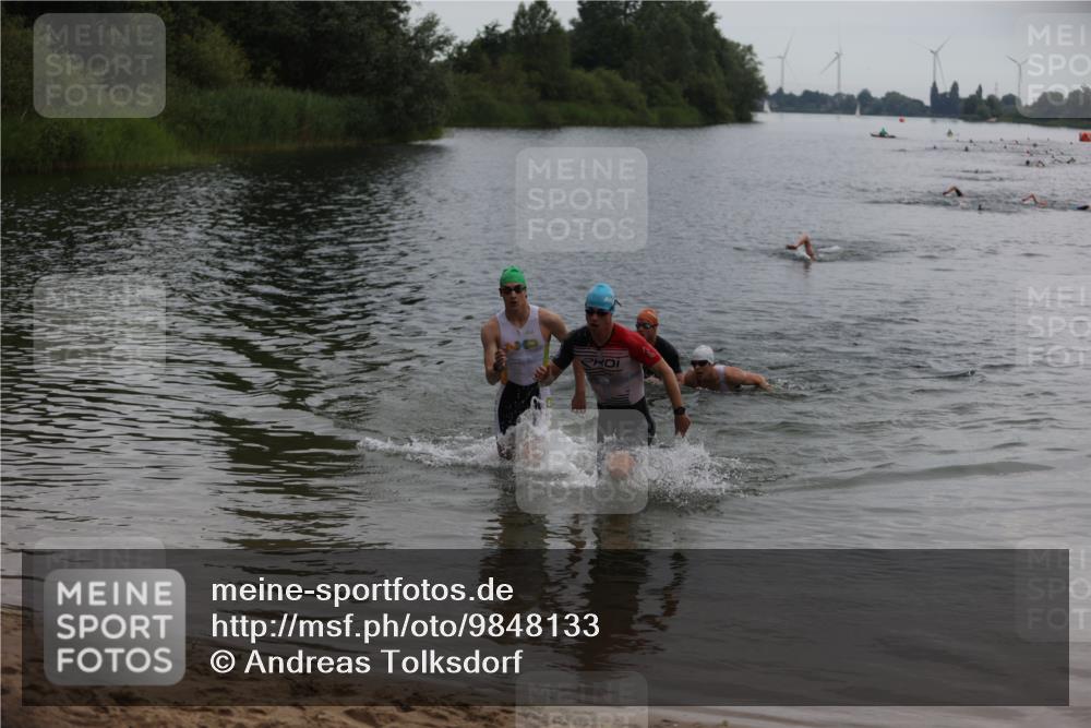 21.06.2026 - 29. Vierlanden-Triathlon Andreas Tolksdorf http://msf.ph/oto/9848133 21.06.2026 09:54:07 Schwimmen 311, 335, 378, 382 meine-sportfotos.de
