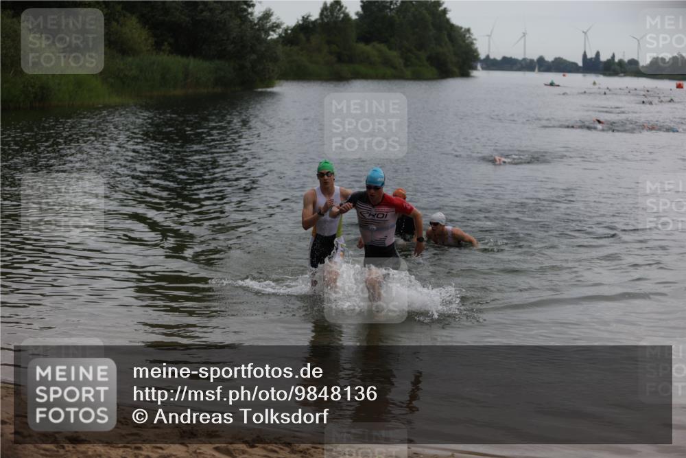 21.06.2026 - 29. Vierlanden-Triathlon Andreas Tolksdorf http://msf.ph/oto/9848136 21.06.2026 09:54:07 Schwimmen 311, 335, 378, 382 meine-sportfotos.de