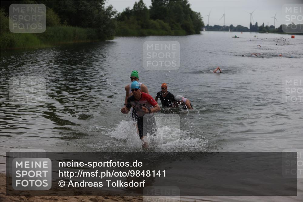 21.06.2026 - 29. Vierlanden-Triathlon Andreas Tolksdorf http://msf.ph/oto/9848141 21.06.2026 09:54:08 Schwimmen 311, 335, 378, 382 meine-sportfotos.de
