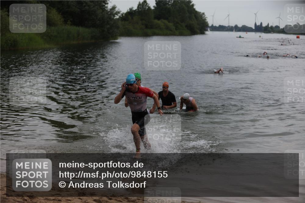 21.06.2026 - 29. Vierlanden-Triathlon Andreas Tolksdorf http://msf.ph/oto/9848155 21.06.2026 09:54:08 Schwimmen 311, 335, 378, 382 meine-sportfotos.de