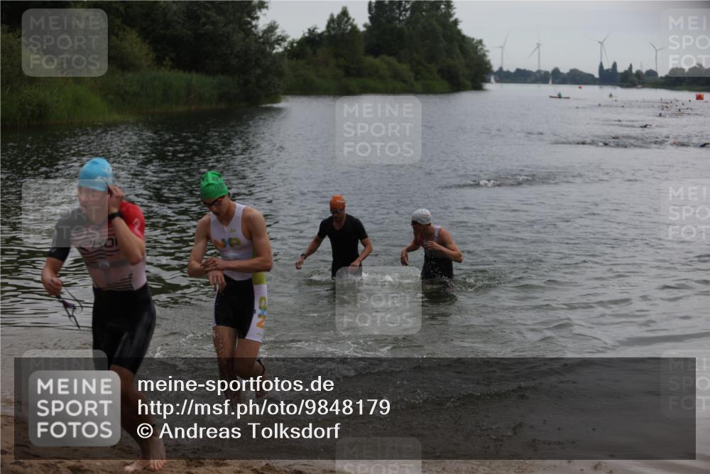 21.06.2026 - 29. Vierlanden-Triathlon Andreas Tolksdorf http://msf.ph/oto/9848179 21.06.2026 09:54:09 Schwimmen 311, 335, 378, 382 meine-sportfotos.de