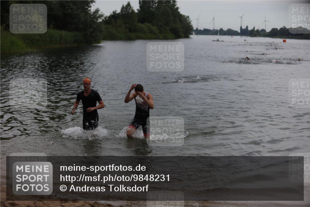 21.06.2026 - 29. Vierlanden-Triathlon Andreas Tolksdorf http://msf.ph/oto/9848231 21.06.2026 09:54:11 Schwimmen 311, 335, 378, 382 meine-sportfotos.de