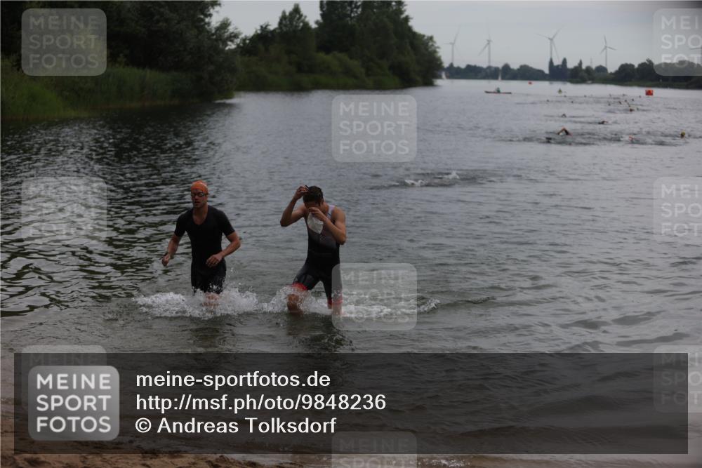 21.06.2026 - 29. Vierlanden-Triathlon Andreas Tolksdorf http://msf.ph/oto/9848236 21.06.2026 09:54:11 Schwimmen 311, 335, 378, 382 meine-sportfotos.de