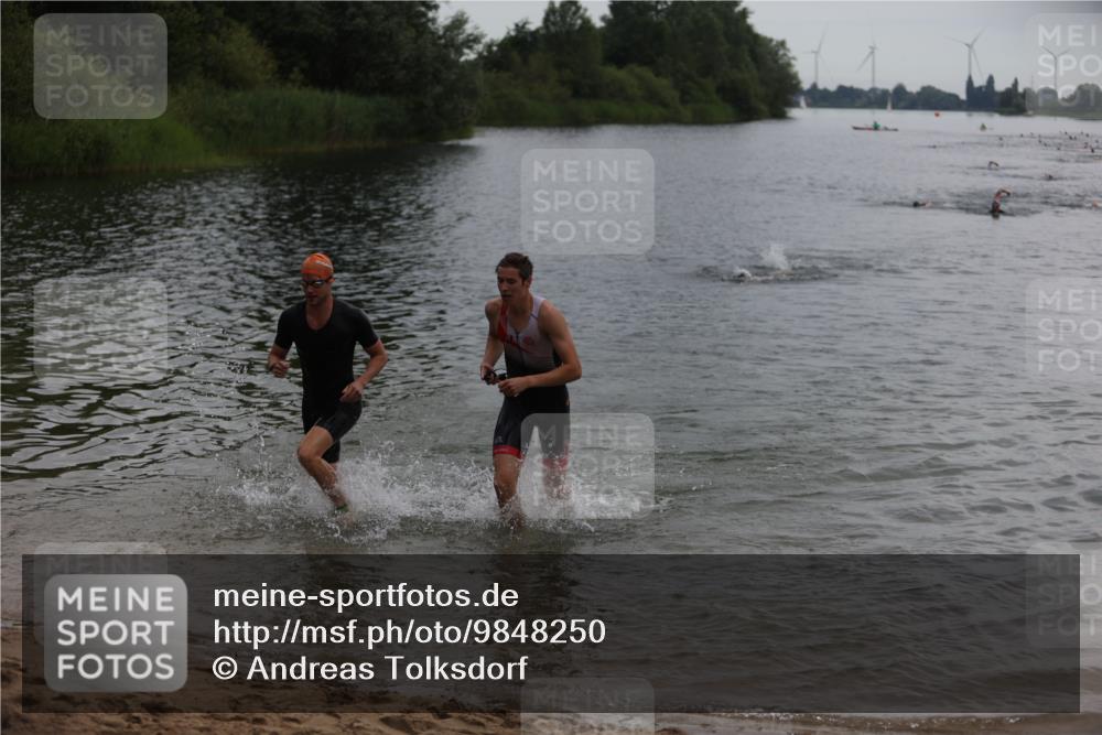 21.06.2026 - 29. Vierlanden-Triathlon Andreas Tolksdorf http://msf.ph/oto/9848250 21.06.2026 09:54:12 Schwimmen 311, 335, 378, 382 meine-sportfotos.de