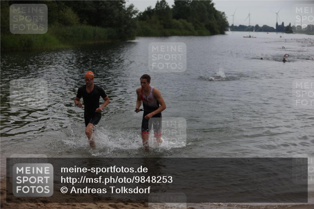 21.06.2026 - 29. Vierlanden-Triathlon Andreas Tolksdorf http://msf.ph/oto/9848253 21.06.2026 09:54:12 Schwimmen 311, 335, 378, 382 meine-sportfotos.de