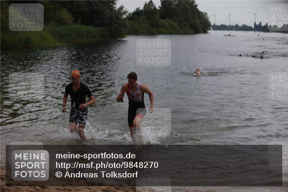 21.06.2026 - 29. Vierlanden-Triathlon Andreas Tolksdorf http://msf.ph/oto/9848270 21.06.2026 09:54:13 Schwimmen 311, 335, 378, 382 meine-sportfotos.de