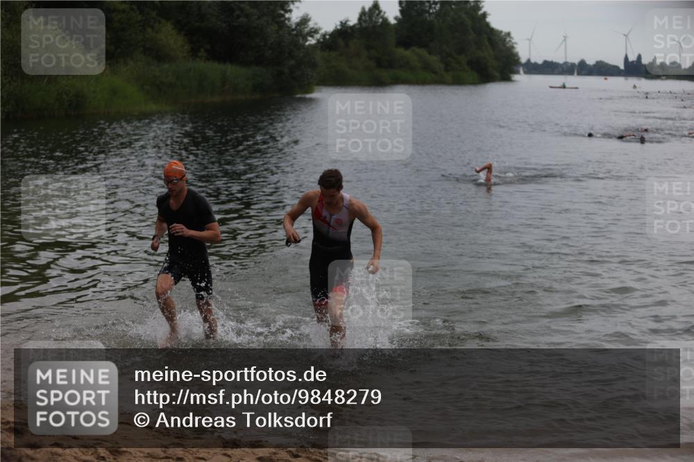 21.06.2026 - 29. Vierlanden-Triathlon Andreas Tolksdorf http://msf.ph/oto/9848279 21.06.2026 09:54:13 Schwimmen 311, 335, 378, 382 meine-sportfotos.de